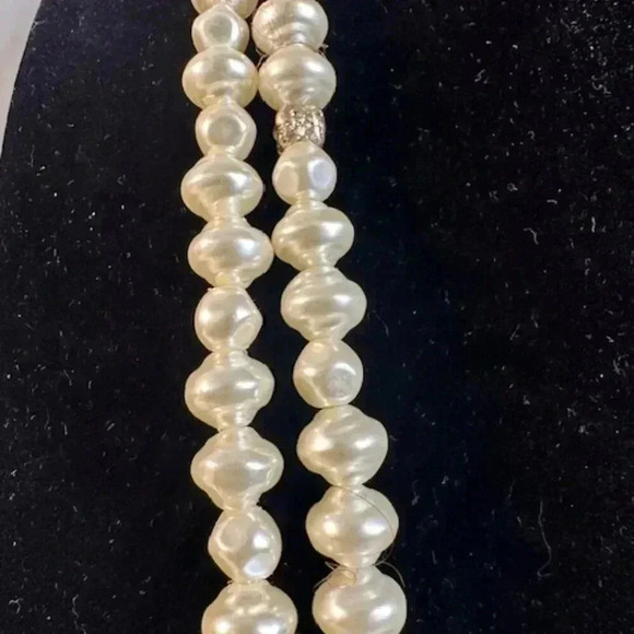 Faux Pearl Necklace - Picture 4 of 4
